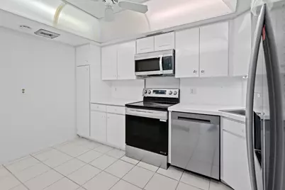 2425 Presidential Way #801, West Palm Beach, FL 33401 - Photo 4