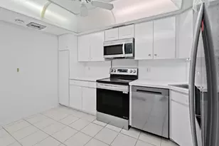 2425 Presidential Way, West Palm Beach, FL 33401 - Photo 4