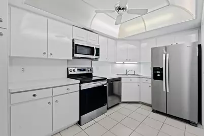 2425 Presidential Way #801, West Palm Beach, FL 33401 - Photo 2