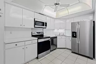 2425 Presidential Way, West Palm Beach, FL 33401 - Photo 2
