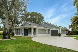 1001 Gatewood Ave, Fort Pierce, FL 34982 - Photo 1