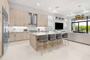 8233 Essex Country Clb Dr, Boca Raton, FL 33434 - Photo 10