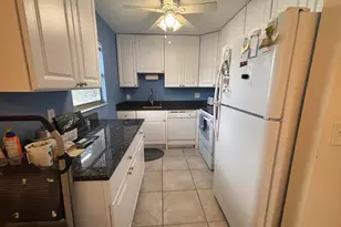 596 Saxony M, Delray Beach, FL 33446 - Photo 2