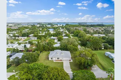 1410 4th Court, Vero Beach, FL 32960 - Photo 2