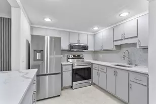 527 Brittany K, Delray Beach, FL 33446 - Photo 2