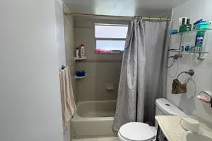 725 Lori Dr, Palm Springs, FL 33461 - Photo 10