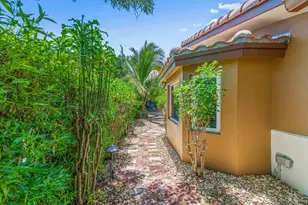 870 NW 7th St, Boca Raton, FL 33486 - Photo 38