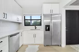 1200 SE Parkview Pl, Stuart, FL 34994 - Photo 1