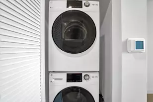 11 NE 6th St, Miami, FL 33132 - Photo 14