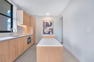 11 NE 6th St, Miami, FL 33132 - Photo 8