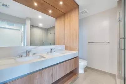 11 NE 6th Street #2201, Miami, FL 33132 - Photo 10