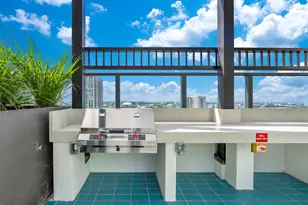 11 NE 6th St, Miami, FL 33132 - Photo 18