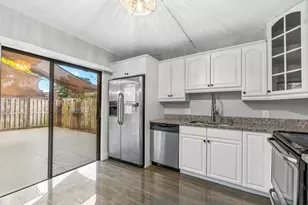 1015 10th Ct, Palm Beach Gardens, FL 33410 - Photo 10