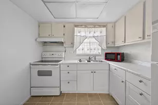 2833 Crosley Dr W, West Palm Beach, FL 33415 - Photo 12