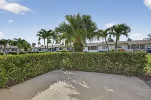 2833 Crosley Dr W, West Palm Beach, FL 33415 - Photo 26