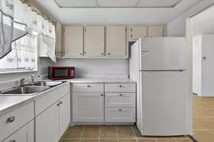 2833 Crosley Dr W, West Palm Beach, FL 33415 - Photo 14