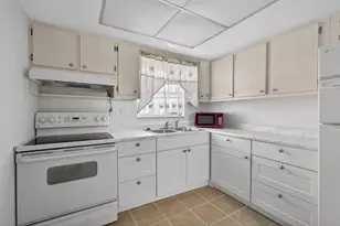 2833 Crosley Dr W, West Palm Beach, FL 33415 - Photo 14