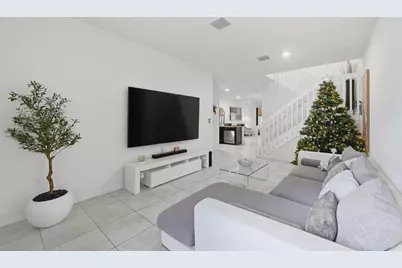 10441 W 32nd Lane, Hialeah, FL 33018 - Photo 2