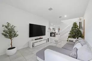 10441 W 32nd Ln, Hialeah, FL 33018 - Photo 2