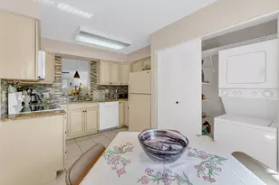 7301 Amberly Ln, Delray Beach, FL 33446 - Photo 8