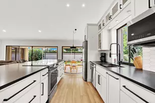 246 Ridge Rd, Jupiter, FL 33477 - Photo 8