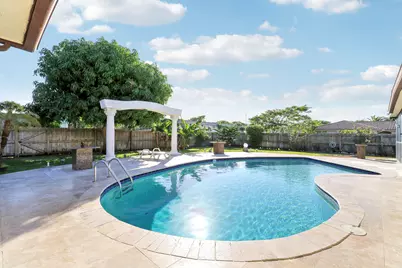 10868 Larch Court, Palm Beach Gardens, FL 33418 - Photo 14