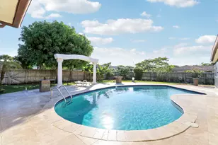 10868 Larch Ct, Palm Beach Gardens, FL 33418 - Photo 14