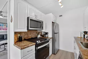 4051 Guildford C, Boca Raton, FL 33434 - Photo 4