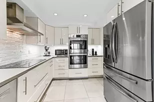 2425 Presidential Way, West Palm Beach, FL 33401 - Photo 6