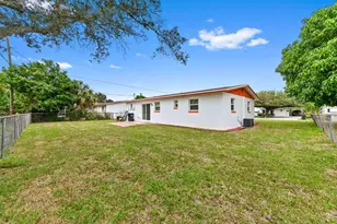 908 SE Hall St, Stuart, FL 34994 - Photo 24