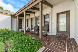 348 River Dr, Tequesta, FL 33469 - Photo 2