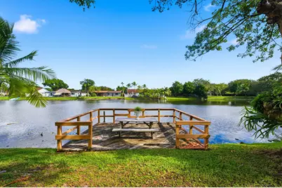 1811 NW 119th Avenue, Pembroke Pines, FL 33026 - Photo 2