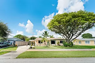 1613 Nanette Ct, Lake Worth Beach, FL 33461 - Photo 1