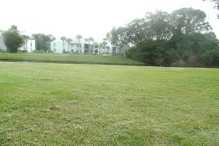 843 Blue Ridge Cir, West Palm Beach, FL 33409 - Photo 2