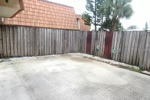 843 Blue Ridge Cir, West Palm Beach, FL 33409 - Photo 4