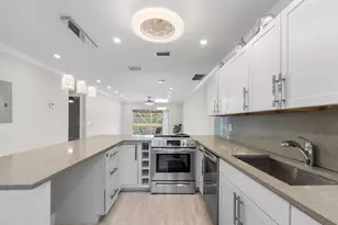 8757 Bella Vista Dr, Boca Raton, FL 33433 - Photo 2