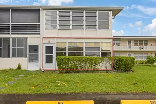 113 Andover E, West Palm Beach, FL 33417 - Photo 2