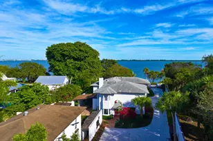 1009 S Indian River Dr, Fort Pierce, FL 34950 - Photo 1