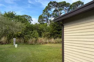 202 Travis Cay Pl, Fort Pierce, FL 34982 - Photo 4