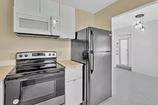 365 Flanders, Delray Beach, FL 33484 - Photo 8