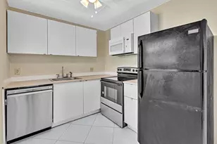 365 Flanders, Delray Beach, FL 33484 - Photo 6