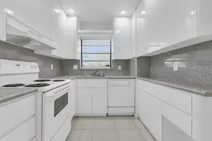 200 Jacaranda Country Club Dr, Plantation, FL 33324 - Photo 8