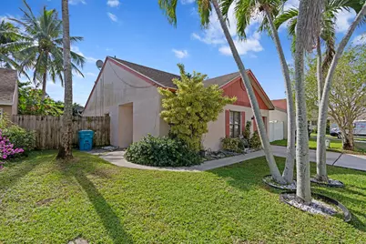 33 Peachtree Place, Boynton Beach, FL 33436 - Photo 2
