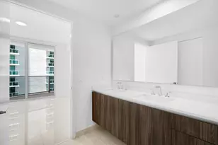 488 NE 18th St, Miami, FL 33132 - Photo 12