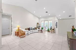 9055 Cypress Hollow Dr, Palm Beach Gardens, FL 33418 - Photo 10