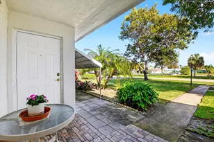 7293 W Oakridge Cir, Lake Worth Beach, FL 33462 - Photo 4
