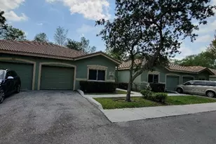 220 Crestwood Cir, Royal Palm Beach, FL 33411 - Photo 2