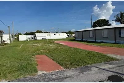 2023 St Lucie Blvd, Fort Pierce, FL 34946 - Photo 4