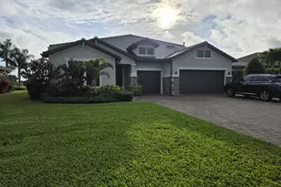 527 SE Vallarta Dr, Port Saint Lucie, FL 34984 - Photo 2