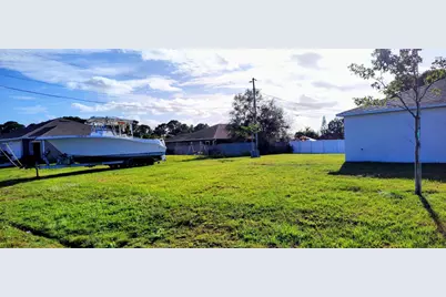 2772 SE Garfield Avenue, Port Saint Lucie, FL 34952 - Photo 4